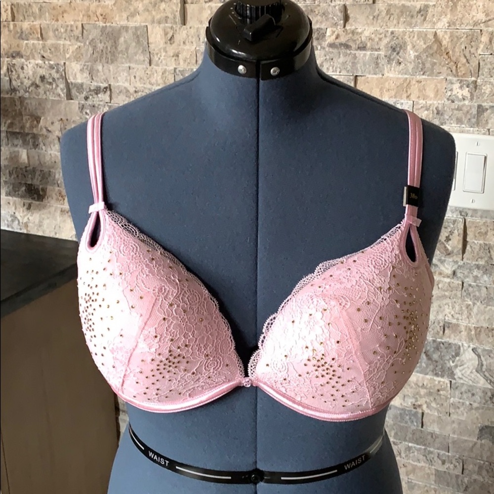 Victoria’s Secret Gorgeous push-up bra